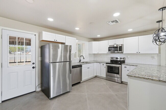 Foto del edificio - 5113 E Bellevue St