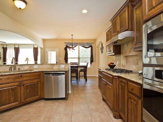 Building Photo - 271 Longmont Ln