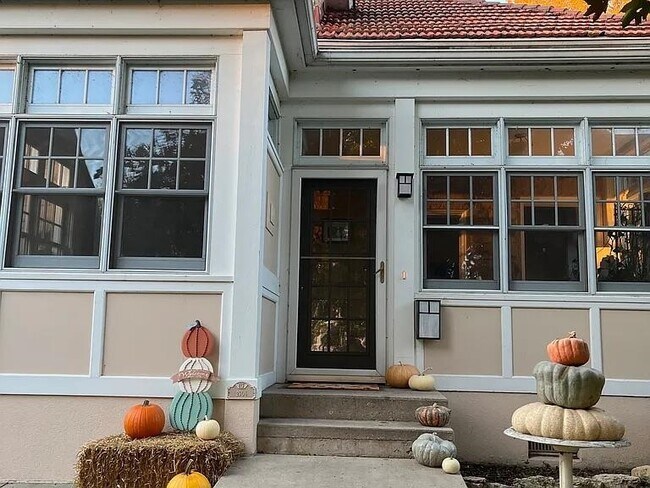 Foto del edificio - 2906 Lakeland Ave