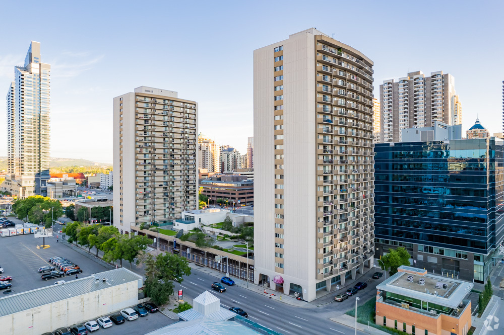 Primary Photo - Continental Towers East