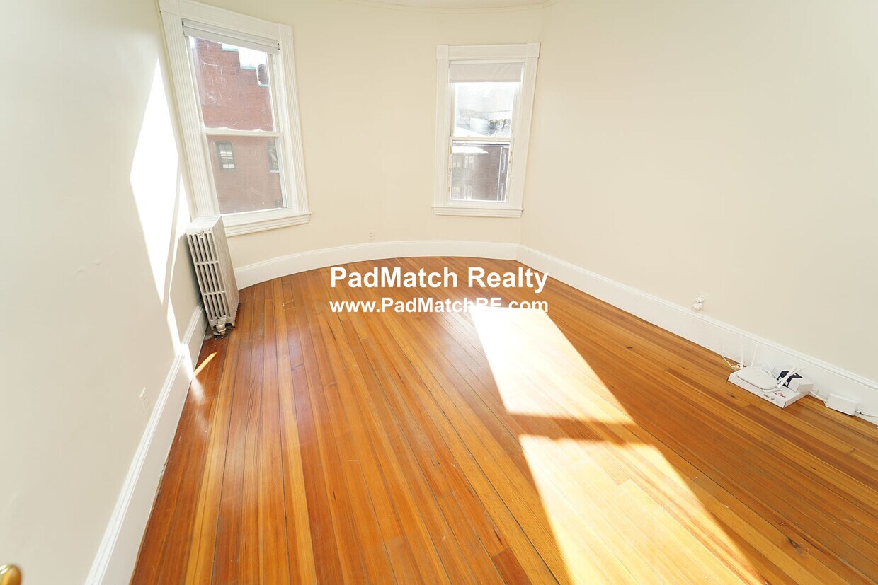 Primary Photo - 1589 Beacon St
