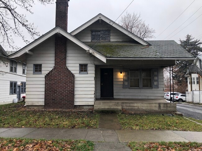 Building Photo - 325 NE Spaulding St