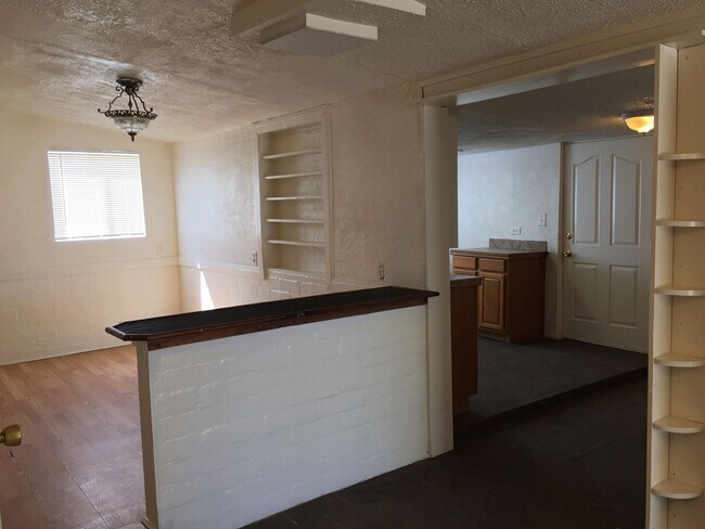 Foto del edificio - 2 bed/1 bath