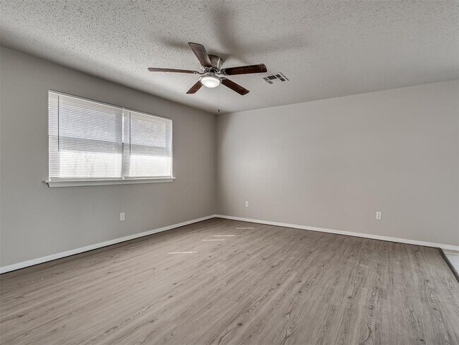 Foto del edificio - 1525 McGregor Dr