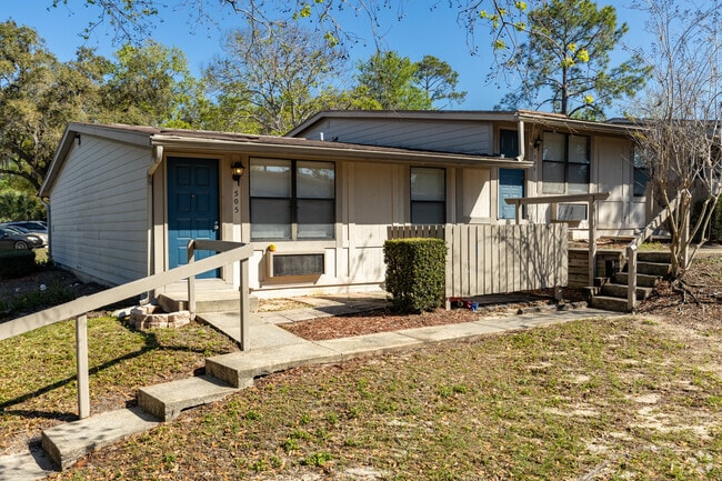 Building Photo - The Cottages @ Clermont
