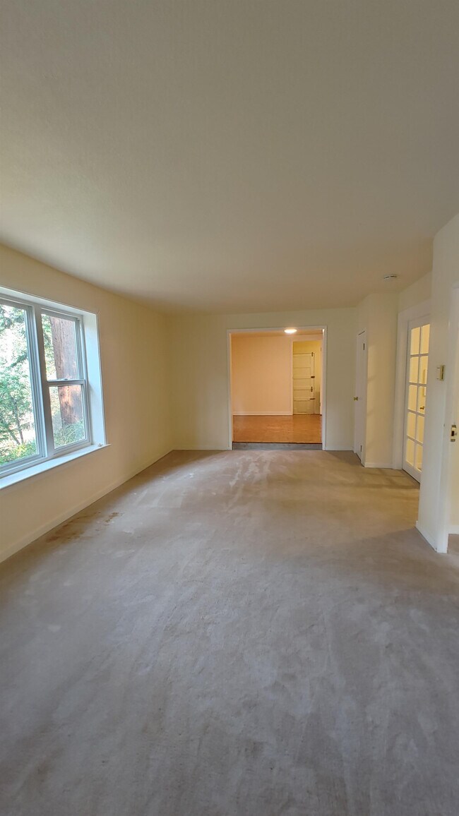 Building Photo - 4631 Lincoln Ave
