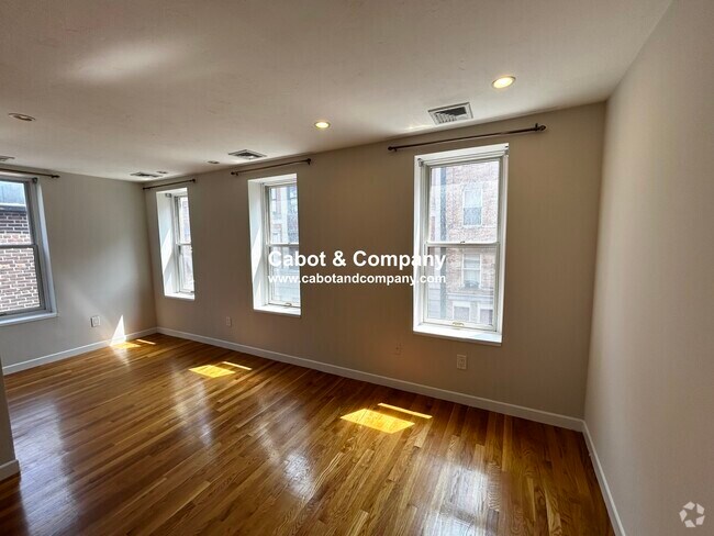 Building Photo - 5 Grove St