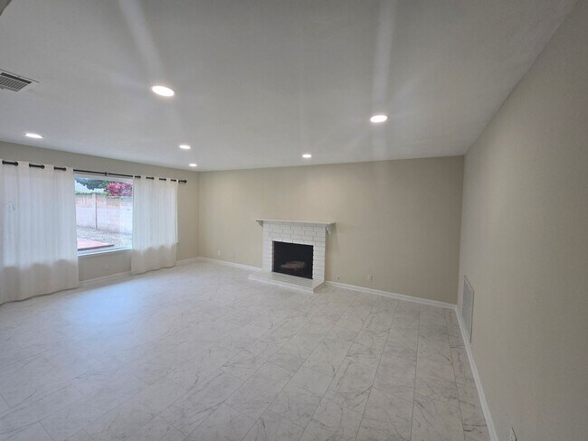 Foto del edificio - Large Corner Unit: 3 Bedroom, 3 Bath Home,