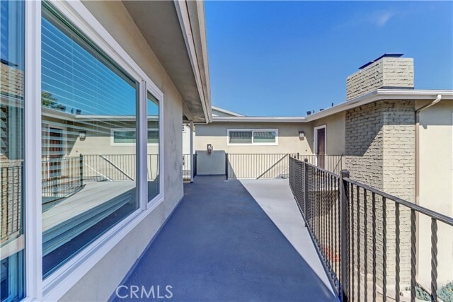 Building Photo - 312 Avenida Del Mar