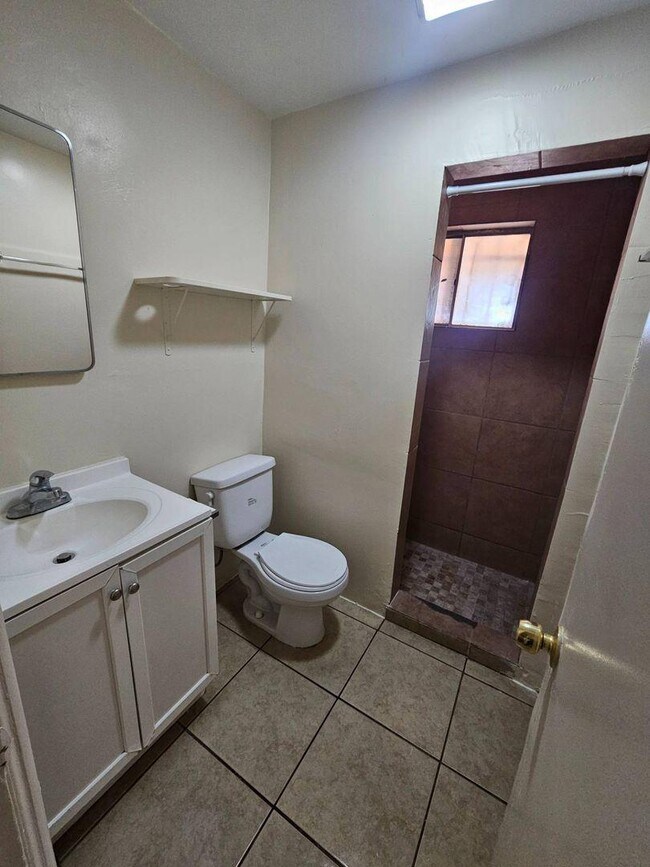 Foto del edificio - 327 E President St