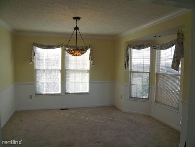 Building Photo - 4 br, 2.5 bath House - 1615 Country Club Dr