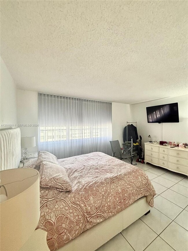 Foto del edificio - 999 Brickell Bay Dr