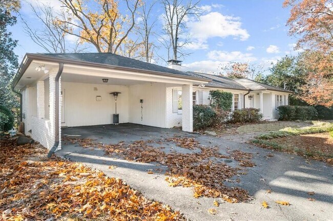 Foto del edificio - 525 Timber Valley Rd NE
