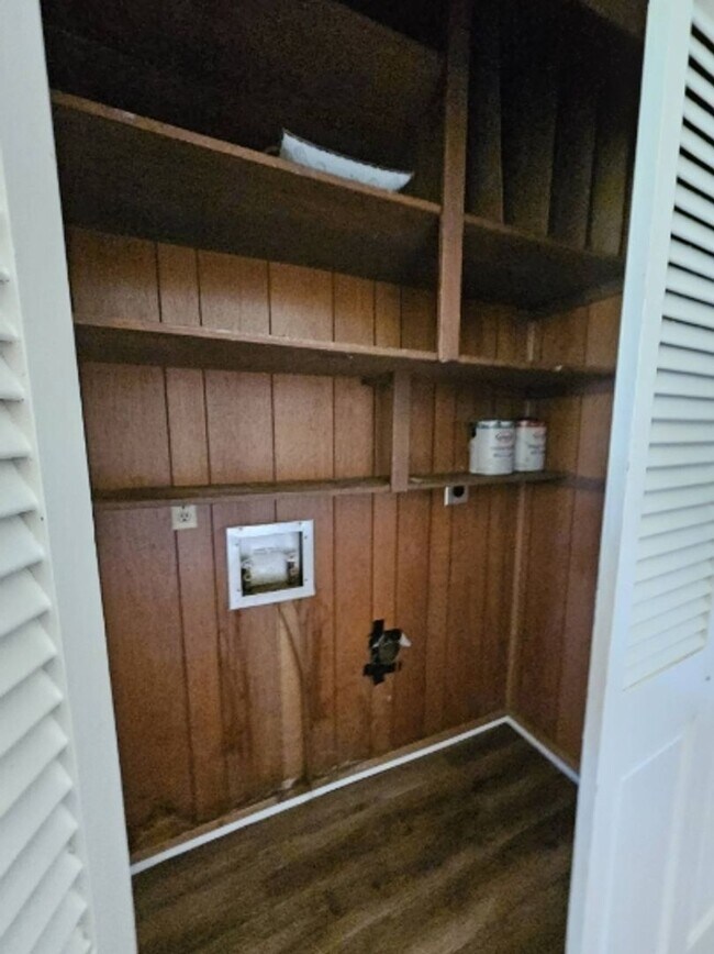 Foto del edificio - 2307 Holsum Cir