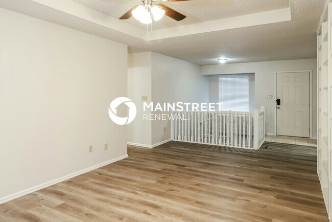 Foto del edificio - 4 Bedroom Pet-Friendly Home in LEES SUMMIT...