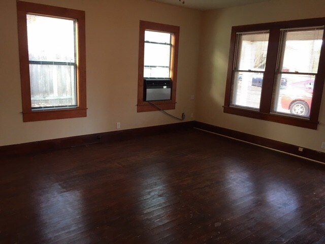 Foto principal - 611 W 37th St