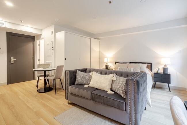 Building Photo - Utopia