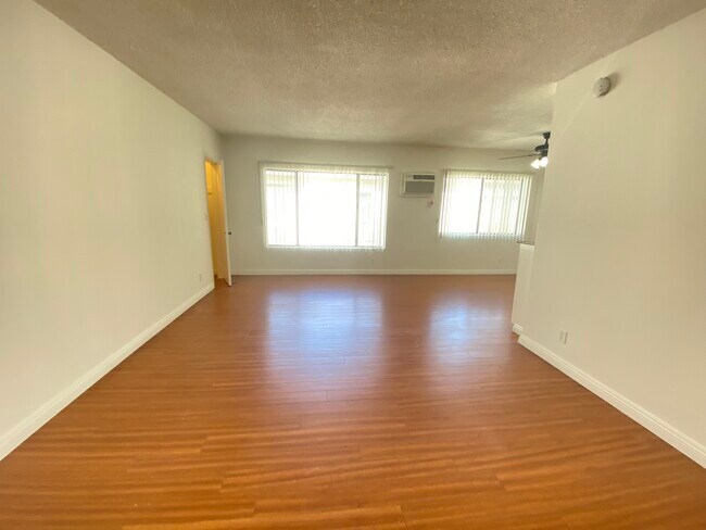 Foto del edificio - 3755 Mentone Ave