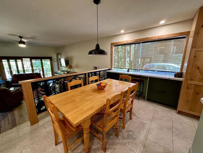 Building Photo - Beautiful Home on the Creek!