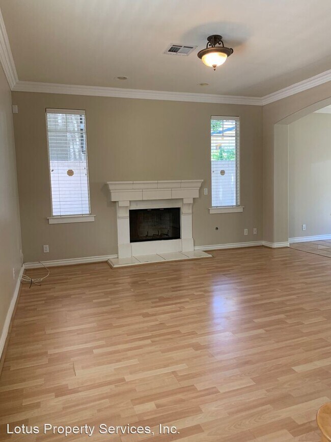 Building Photo - 3 br, 2.5 bath House - 333 Diamond Street #B