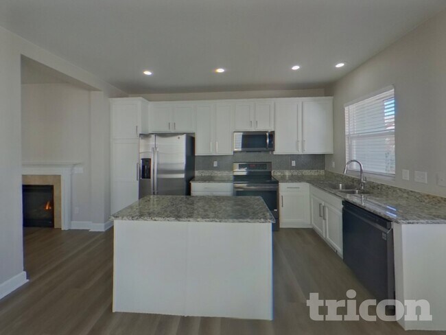 Building Photo - 2290 St Claire Dr