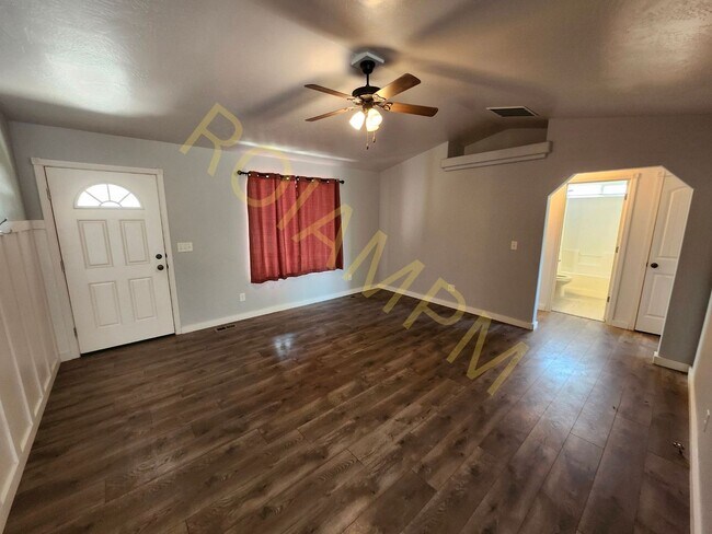 Foto del edificio - Charming 3-Bed 2-Bath HOUSE in Filer