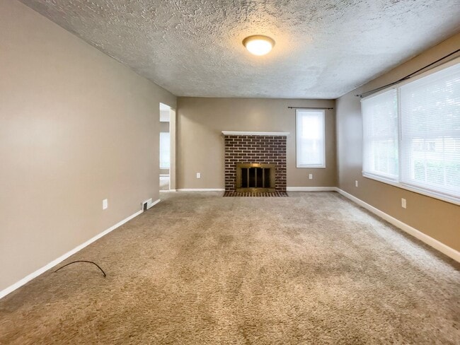 Building Photo - 1512 N Woodridge Ave