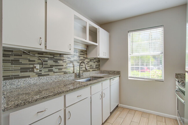 Foto del edificio - 15 Town Park Ln