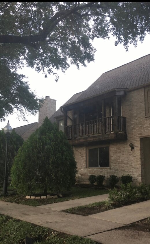 Primary Photo - 6656 Montauk Dr