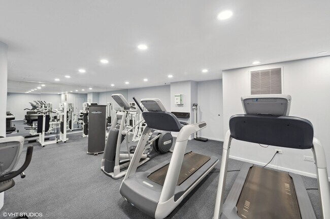 Foto del edificio - 2100 N Lincoln Park W
