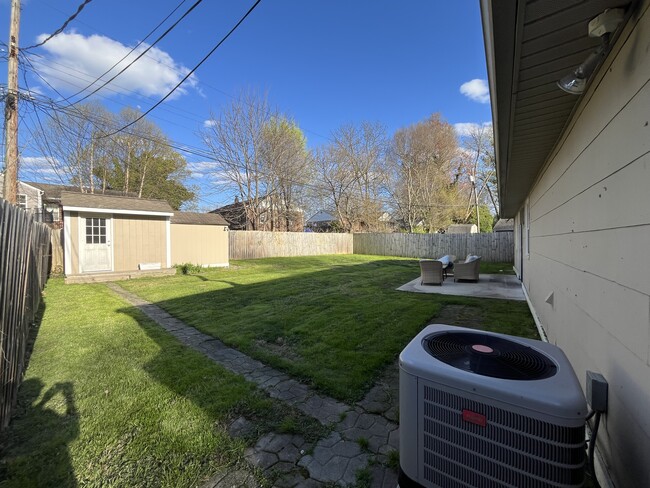 Building Photo - 703 Brook Dr