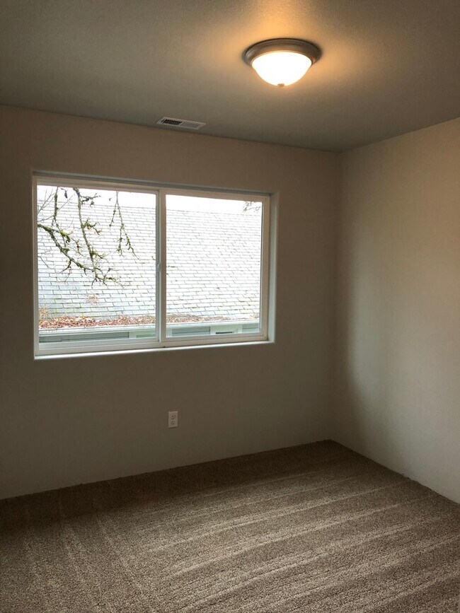 Foto del edificio - Brand new 3 bedroom house in Roseburg