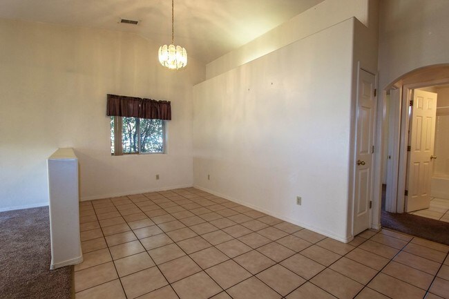 Building Photo - Duplex with 1-car Garage