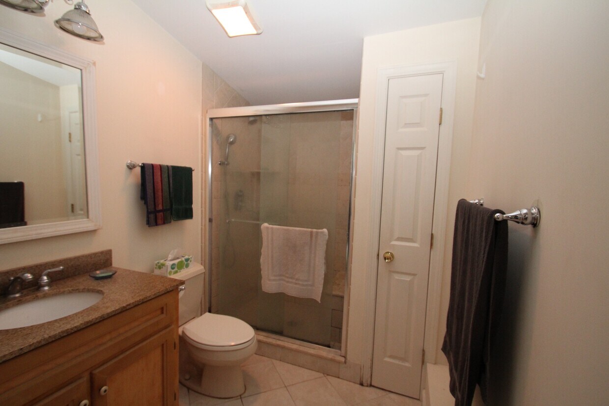 231 Rivergate Dr Unit Cottage, Wilton, CT 06897 Room for Rent in