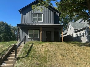 Building Photo - 2612 Boulevard Pl