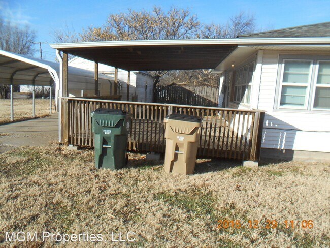 Building Photo - 3 br, 1 bath House - 523 E. 4th