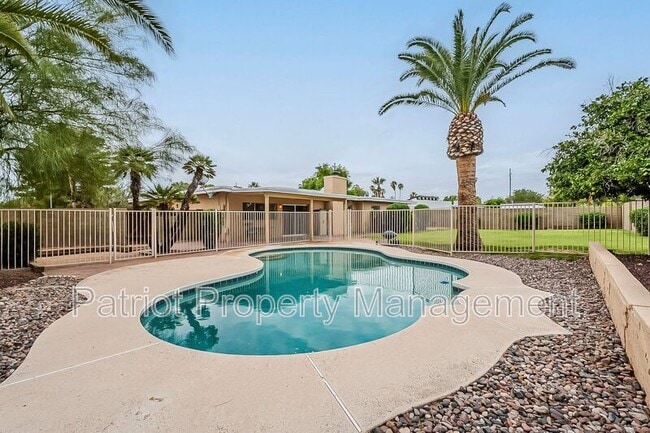 Building Photo - 5622 E Voltaire Ave