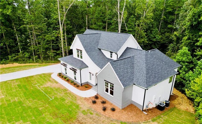 Building Photo - 6312 Woodstock Rd