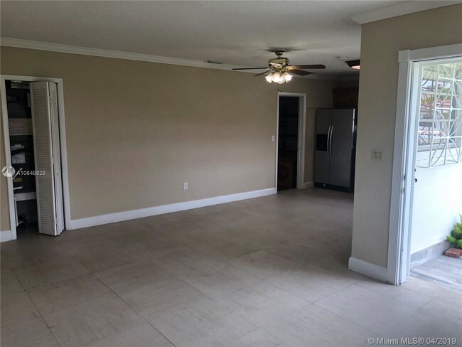 Foto del edificio - 6480 SW 42nd St