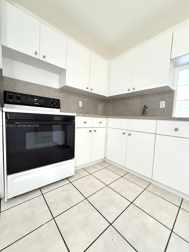 Building Photo - 1201 NE 191st St