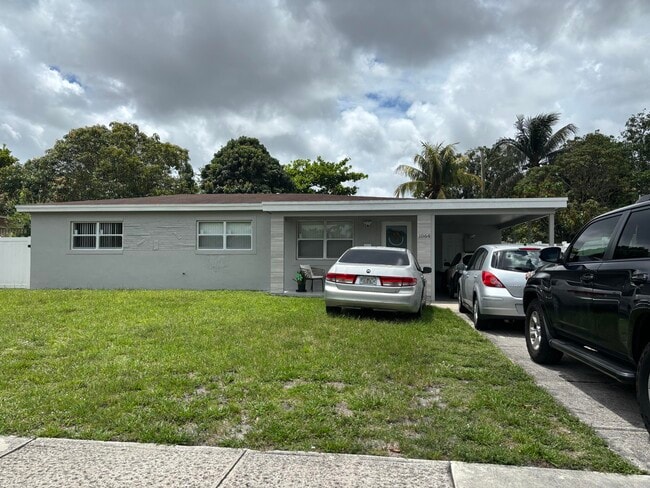 Building Photo - 1064 Carolina Ave