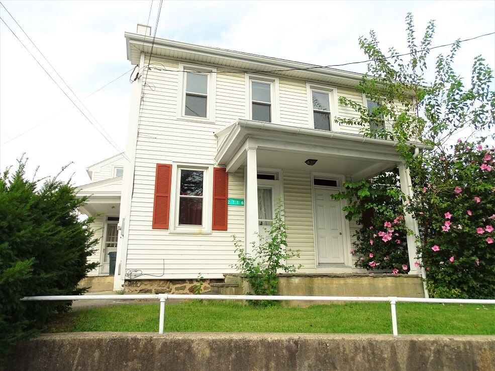 Primary Photo - 2716 Willow Street Pike