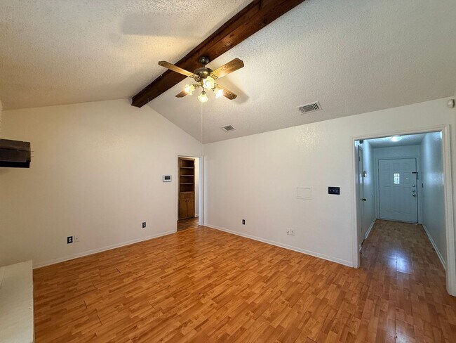 Foto del edificio - RENT REDUCTION & RENT SPECIAL - AVAILABLE NOW!