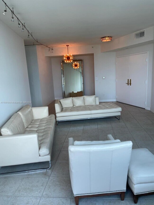 Foto del edificio - 300 South Pointe Dr