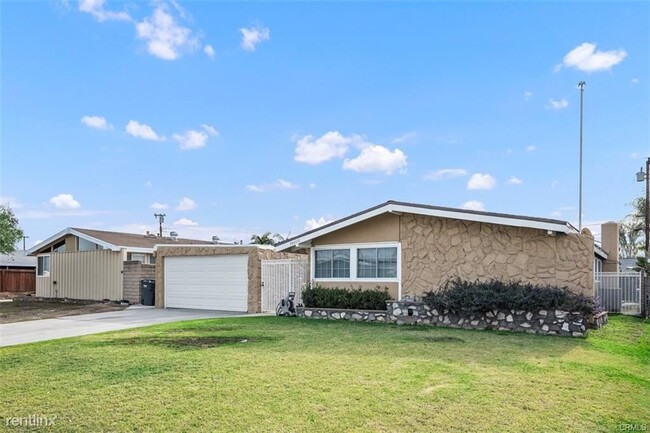 Building Photo - 4 br, 4 bath House - 14466 San Esteban Dr