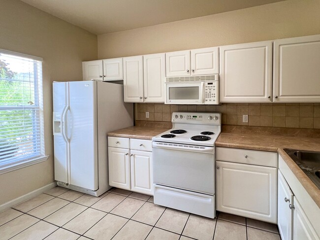 Building Photo - 2/2.5 Town Home in Magnolia Place Available NOW!