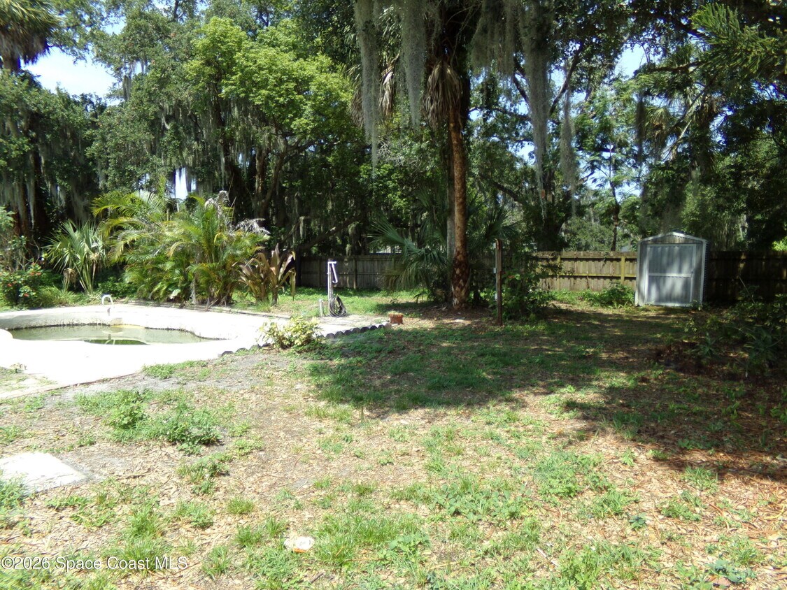 Foto del edificio - 1819 Poinsetta Blvd