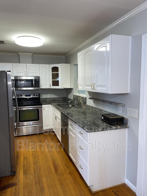 Building Photo - 1715 Bayou Dr