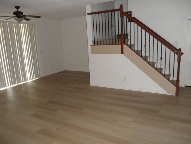 Building Photo - 2205 Oakmont Dr