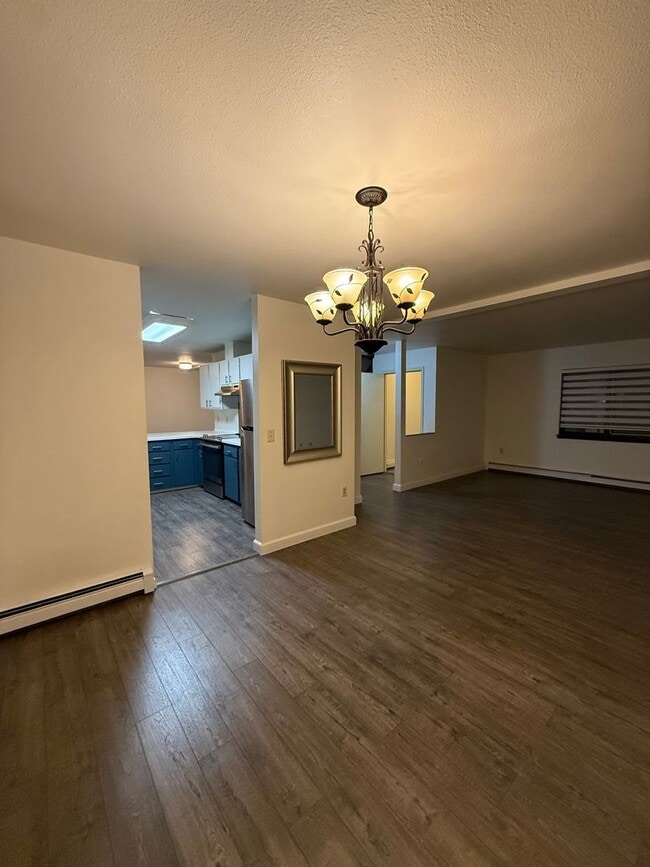 Foto del edificio - Spacious 4-bedroom / Heat included / 1 car garage